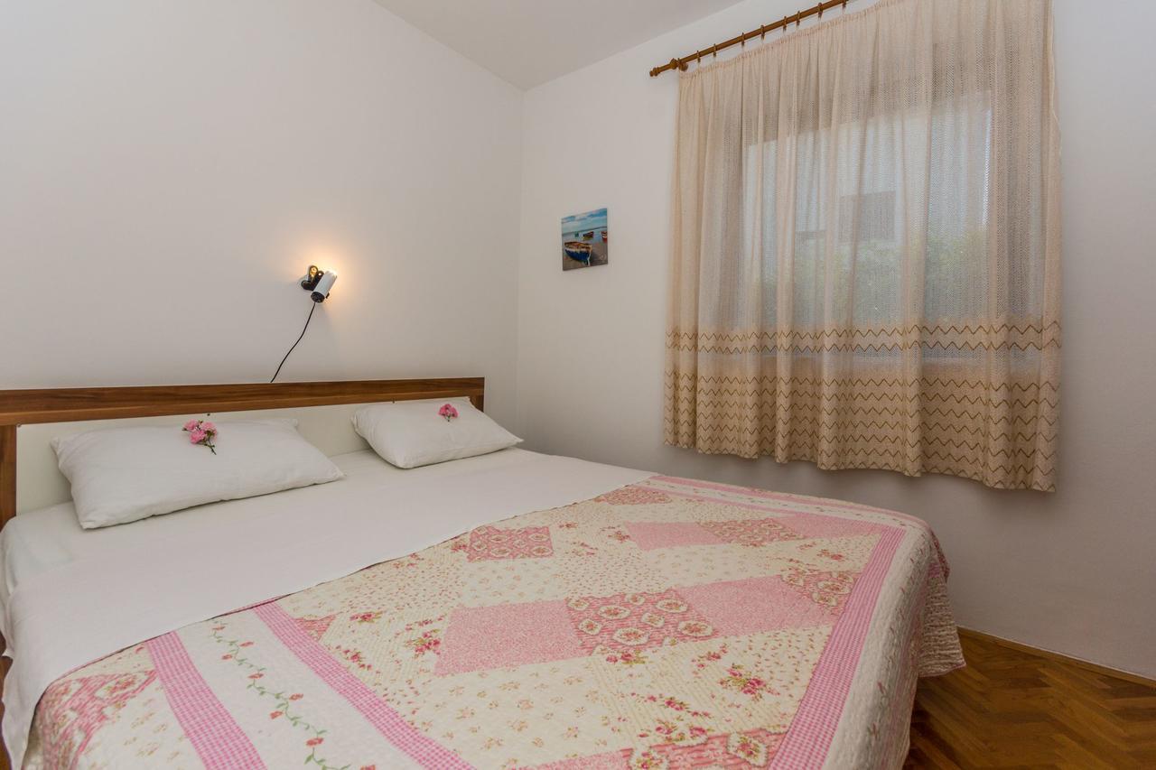Apartment Domijan By El-Pi Tours นยีวีเซ ภายนอก รูปภาพ