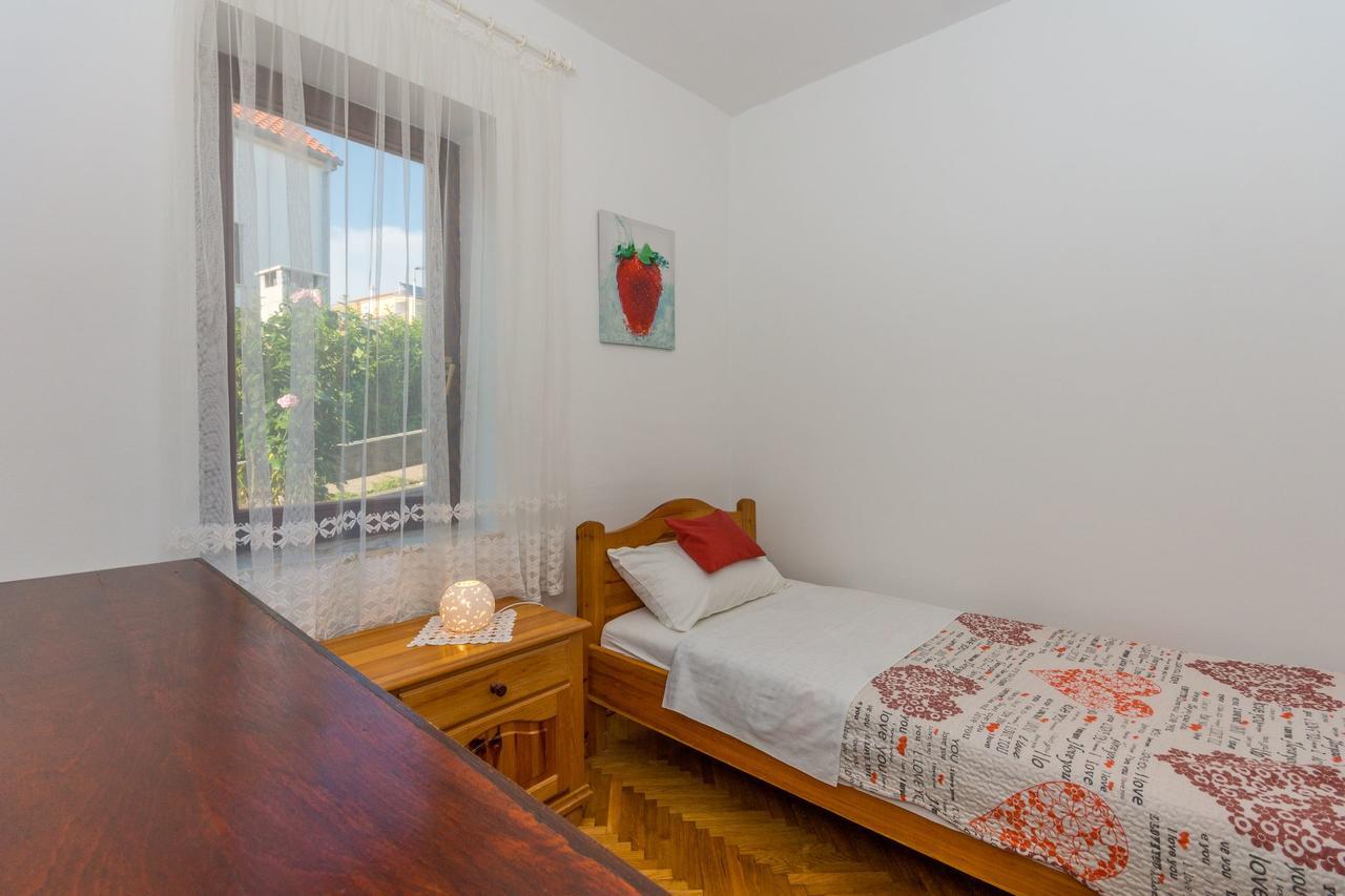 Apartment Domijan By El-Pi Tours นยีวีเซ ภายนอก รูปภาพ