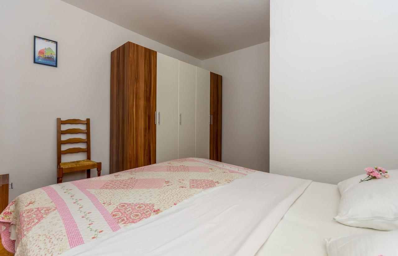 Apartment Domijan By El-Pi Tours นยีวีเซ ภายนอก รูปภาพ